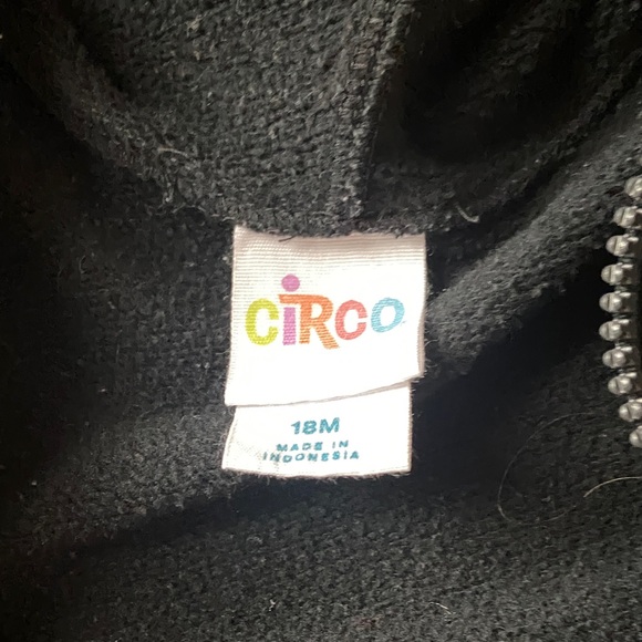 Fun Circo Black Bat Full-Zip Hoodie with Bat Wings, Ears and Teeth 18 mos - Picture 2 of 5